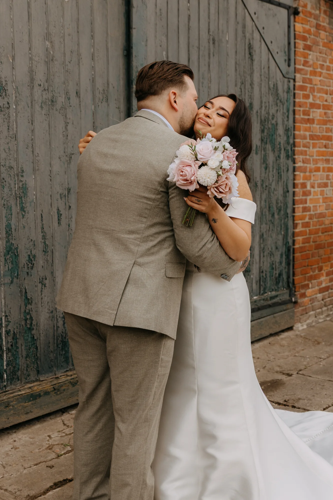 First look: bruidspaar ziet elkaar voor het eerst – trouwfotografie Storytales (14)