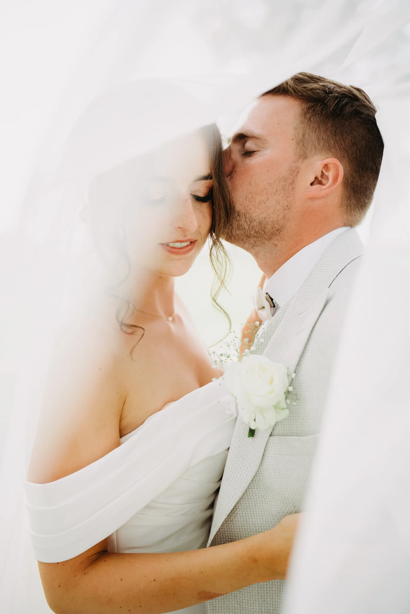 Bruidspaar tijdens de trouwshoot – trouwfotografie Storytales (25)
